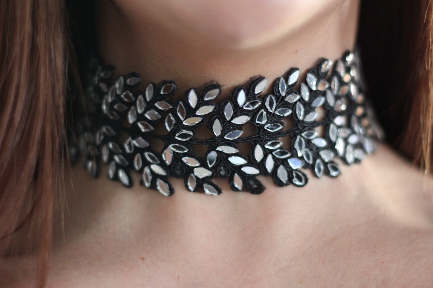 Chocker Leaves Negro