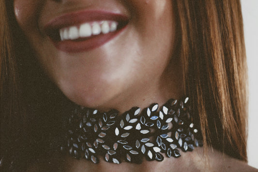 Chocker Leaves Negro
