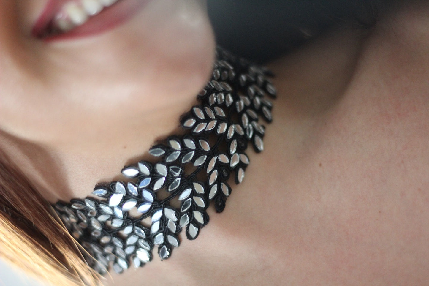 Chocker Leaves Negro